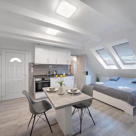 Agoston Apartman 1-2 - Lora,Marci Pecs Bagian luar foto