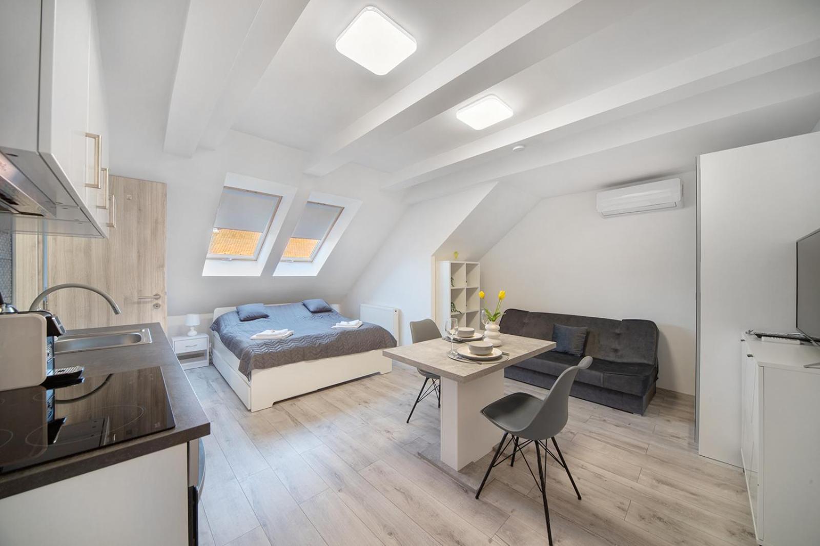 Agoston Apartman 1-2 - Lora,Marci Pecs Bagian luar foto